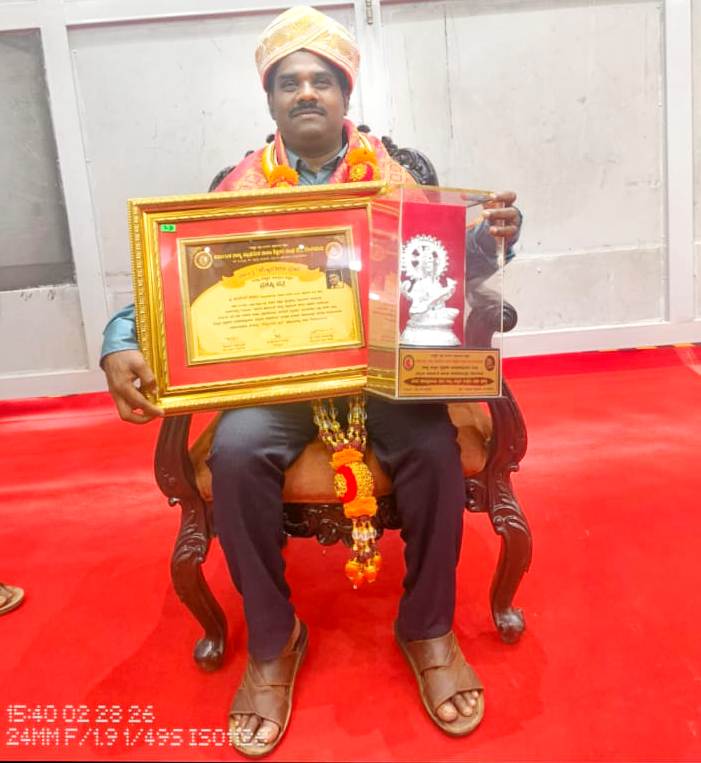 ಶಿಕ್ಷಕ ಆನಂದ ಅಜಿಲರಿಗೆ ‘ಸಾವಿತ್ರಿಬಾಯಿ ಫುಲೆ’ ಪ್ರತಿಷ್ಠಿತ ರಾಜ್ಯ ಪ್ರಶಸ್ತಿ