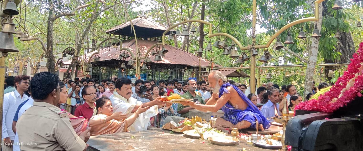 ಸೌತಡ್ಕ ಶ್ರೀ ಮಹಾಗಣಪತಿ ಕ್ಷೇತ್ರಕ್ಕೆ ಬಿ.ವೈ.ರಾಘವೇಂದ್ರ ಭೇಟಿ
