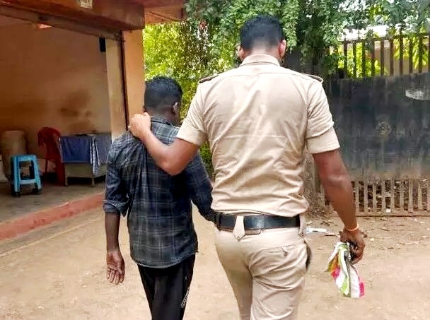 ನೀರು ಕೇಳುವ ನೆಪದಲ್ಲಿ ಮನೆಗೆ ನುಗ್ಗಿ ಚಿಲಕ ಹಾಕಲೆತ್ನಿಸಿದ ಅಪರಿಚಿತ