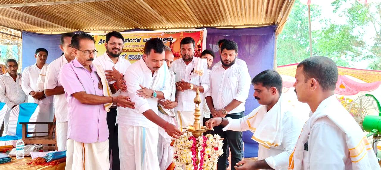 ಪಟ್ಟೂರು ಶ್ರೀ ಕ್ಷೇತ್ರ ದೈವಂಗಳ ಬನದಲ್ಲಿ ನೂತನ ದೈವಸ್ಥಾನ ನಿರ್ಮಾಣಕ್ಕೆ ಶಿಲಾನ್ಯಾಸ, ಧ್ವಜಸ್ತಂಭ ಆಗಮನ