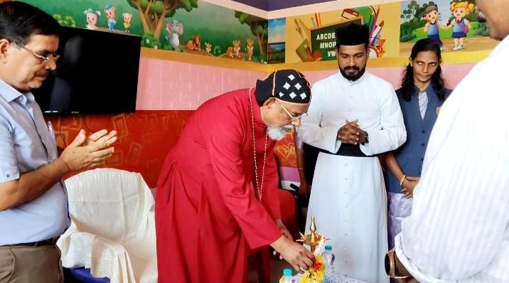 ಉದನೆಯಲ್ಲಿ ಶಾಲಾ ಪ್ರಾರಂಭೋತ್ಸವ ಸಂಭ್ರಮ: ಕಿಂಡರ್ ಗಾರ್ಟನ್ ಪುಟಾಣಿಗಳ ಅಕ್ಷರಾಭ್ಯಾಸಕ್ಕೆ ಚಾಲನೆ