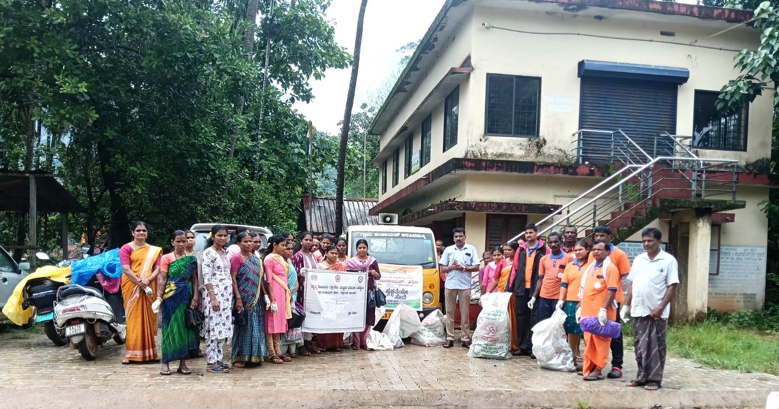 ಶಿಶಿಲ: ವಿವಿಧ ಸಂಘಟನೆಗಳ ಸಹಭಾಗಿತ್ವದಲ್ಲಿ ಸ್ವಚ್ಛತಾ ಅಭಿಯಾನ