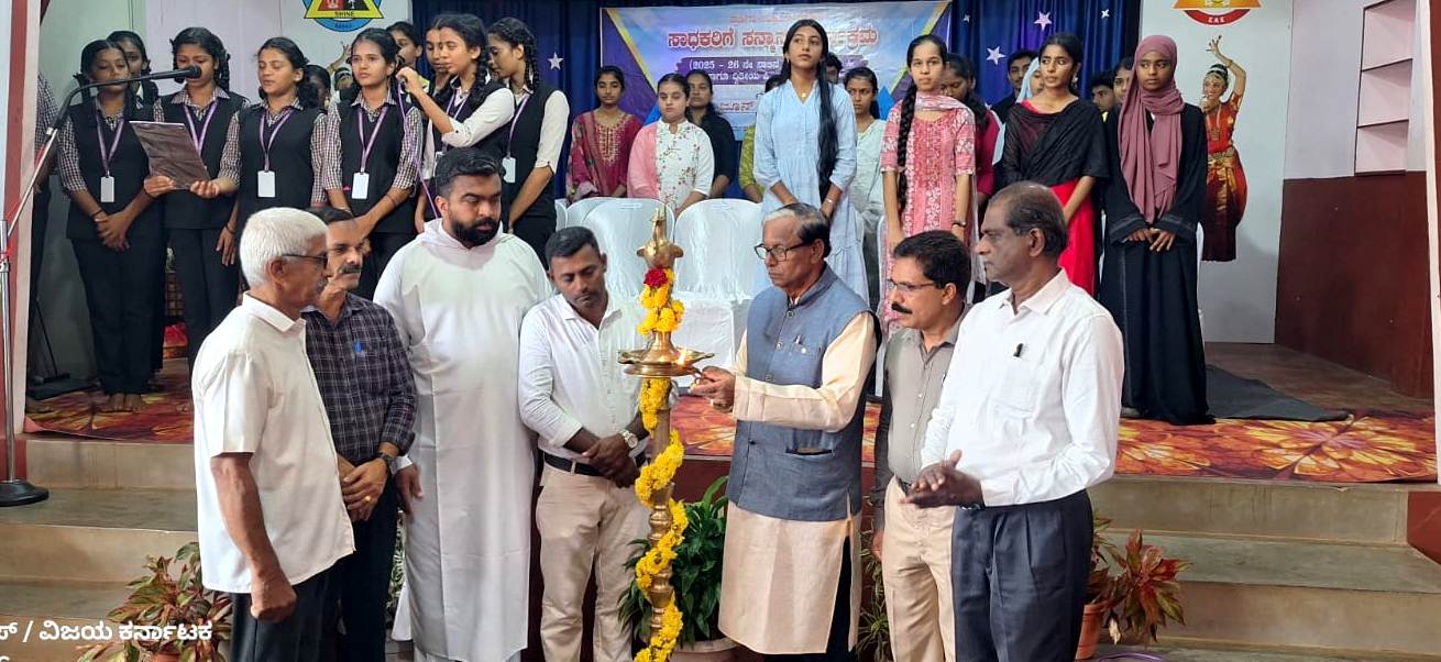 ನೆಲ್ಯಾಡಿ ಸಂತ ಚಾರ್ಜ್ ವಿದ್ಯಾಸಂಸ್ಥೆಯಲ್ಲಿ ಸಾಧಕ ವಿದ್ಯಾರ್ಥಿಗಳಿಗೆ ಸನ್ಮಾನ