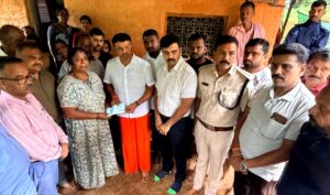 ರೆಖ್ಯಾ: ಕಾಡಾನೆ ದಾಳಿಗೆ ಬಲಿಯಾದ ಬಾಲಕೃಷ್ಣ ಗೌಡರ ಮನೆಗೆ ಶಾಸಕ ಹರೀಶ್ ಪೂಂಜ ಭೇಟಿ: ರೂ.5 ಲಕ್ಷ ಪರಿಹಾರ ಹಸ್ತಾಂತರ