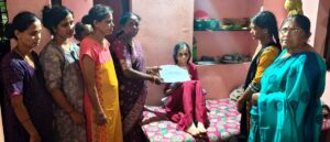 ಕುಂತೂರು: ಅಡಿಕೆ ಮರ ಬಿದ್ದು ಸಾವನ್ನಪ್ಪಿದ ಕೃಷಿ ಕಾರ್ಮಿಕನ ಮನೆಗೆ ಶಾಸಕಿ ಭಾಗೀರಥಿ ಮುರುಳ್ಯ ಭೇಟಿ: ₹5 ಲಕ್ಷ ಪರಿಹಾರದ ಚೆಕ್ ವಿತರಣೆ