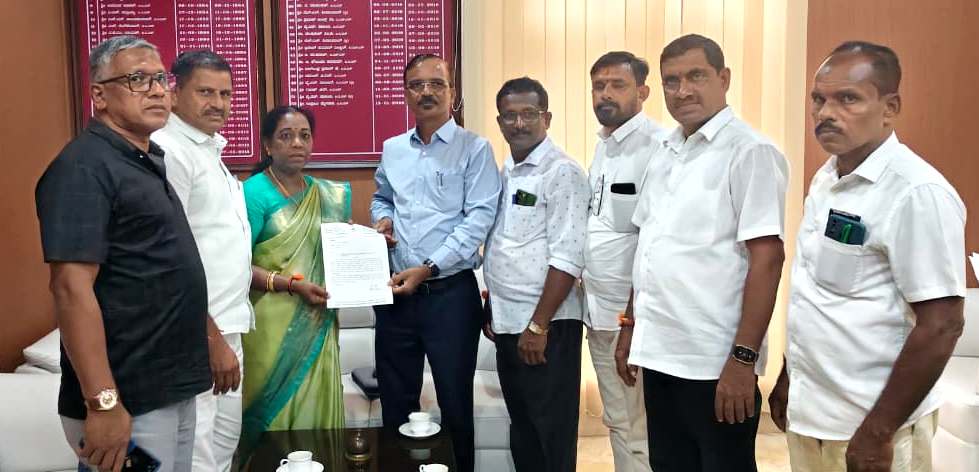 ನೆಲ್ಯಾಡಿ: ರೈತರ ಬೆಳೆ ವಿಮೆ ಬಾಕಿ: ಶೀಘ್ರ ಪಾವತಿಗೆ ಶಾಸಕಿ ಪಟ್ಟು ಬೆಂಗಳೂರಿನಲ್ಲಿ ತೋಟಗಾರಿಕಾ ರಾಜ್ಯ ನಿರ್ದೇಶಕರ ಭೇಟಿ; ಪರಿಹಾರ ಬಿಡುಗಡೆಗೆ ಭರವಸೆ