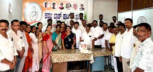 ಕಡಬ: ಬ್ಲಾಕ್ ಕಾಂಗ್ರೆಸ್ ಕಚೇರಿಯಲ್ಲಿ ಸಚಿವ ಯು.ಟಿ. ಖಾದರ್ ಹುಟ್ಟುಹಬ್ಬ ಆಚರಣೆ